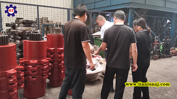 貴陽彭總開展刮板機(jī)配件業(yè)務(wù)，來我廠考察參觀！