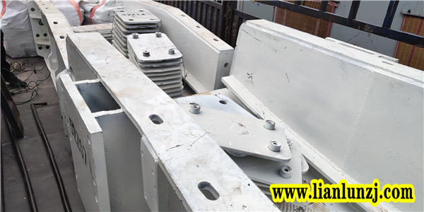 123SDE01?中部槽磨損失效主要是由于哪個部位引起的？
