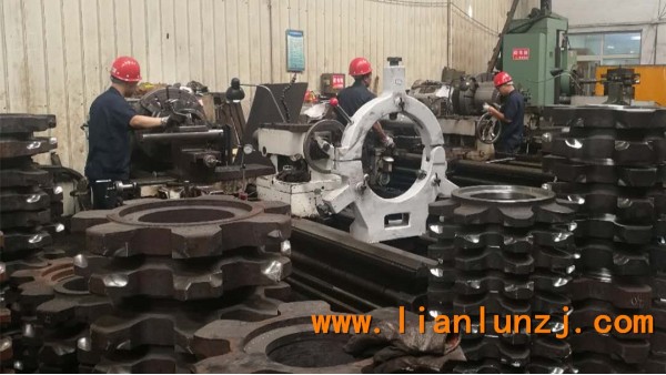 轉(zhuǎn)載機(jī)配件加工完成，客戶到廠提貨